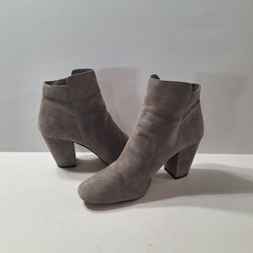 1.State Academia Classic Preete Light Gray Soft Suede Preppy Ankle Boots Size 9